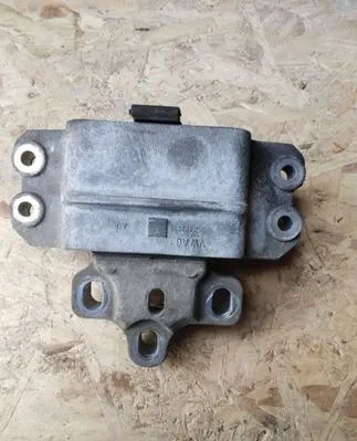 Engine mount bracket