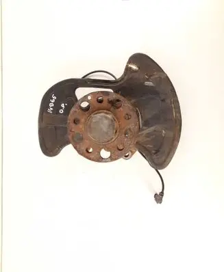 Mercedes-Benz C W204 Front wheel hub 2043320201 2043300625