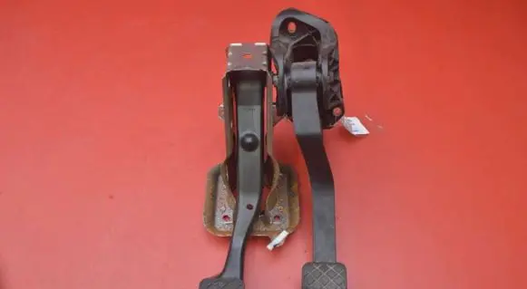 Volkswagen Golf V Accelerator throttle pedal 1K1721059EE