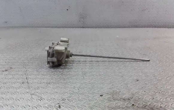 Audi A4 S4 B5 8D Fuel tank cap lock 8D0862153