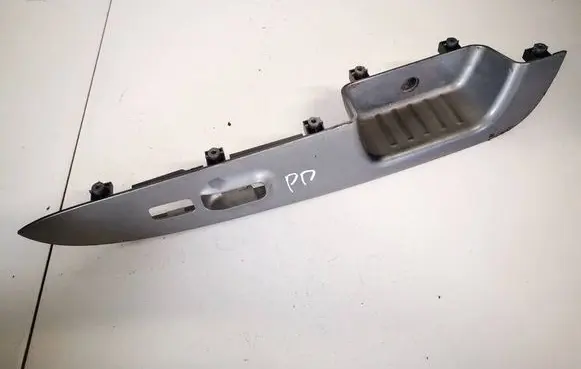 KIA Carens II Front door window switch trim 935751d500 93575-1d500