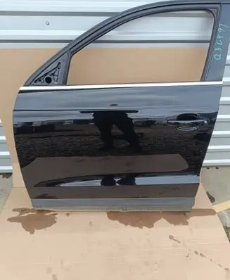 Audi Q3 8U Front door 