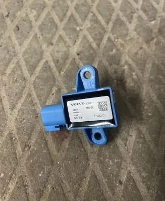 Volvo C30 Airbag deployment crash/impact sensor 30798511 090219C