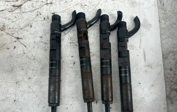 Dacia Duster Fuel injectors set 166000897R H8200827965 28237259