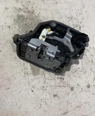 BMW X5 F15 Front door lock 7362791