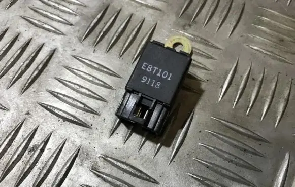 Mitsubishi Carisma Other relay e8t101 9118