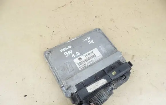 Volkswagen Polo IV 9N3 Engine control unit/module 03E906033 5WP4016304 3PE4340