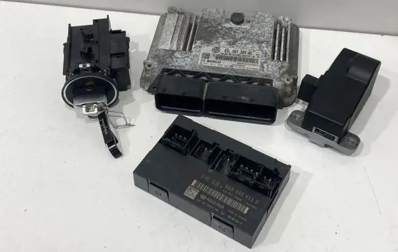 Volkswagen PASSAT B7 Engine ECU kit and lock set 03L907309AE 103SS48626 0281017946