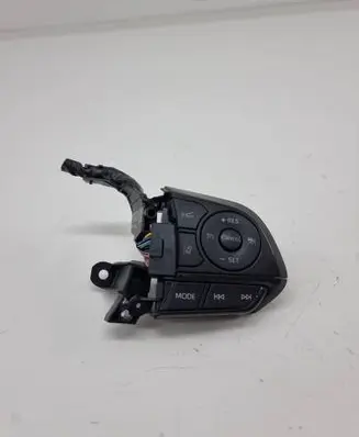 Toyota RAV 4 (XA50) Steering wheel buttons/switches 