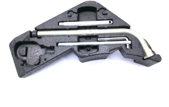 Volkswagen Touareg I Tool set 7L0012113