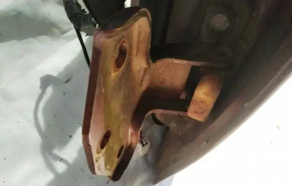 KIA Carnival Front door upper hinge