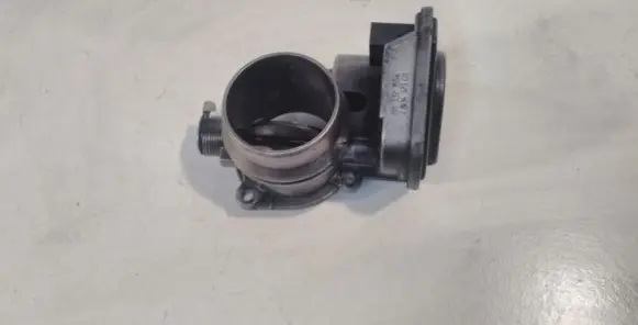 BMW 5 E60 E61 Throttle valve 780437301 B83321554