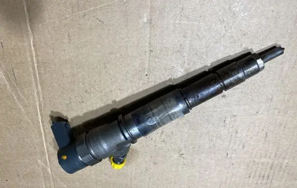 Renault Master III Fuel injector 0445110375 8200912052