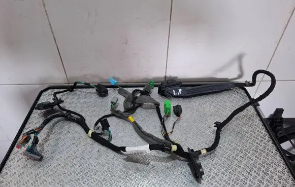 Volvo S60 Front door wiring loom 31275411