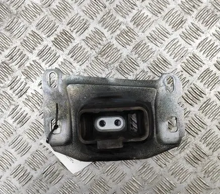 Citroen DS7 Crossback Engine mount bracket 9813699680