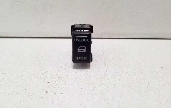 Nissan Pathfinder R51 Central locking switch button 5204B