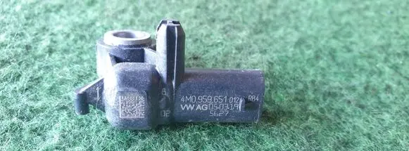 Audi A4 S4 B9 8W Airbag deployment crash/impact sensor 4M0959651