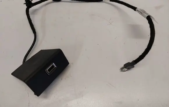 Peugeot 308 USB socket connector 9806048180