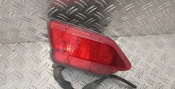 Toyota RAV 4 (XA40) Rear bumper light 