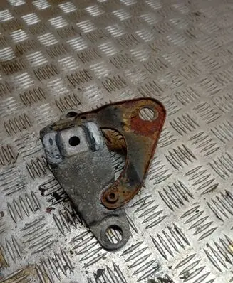 Ford Mondeo MK IV Engine mounting bracket