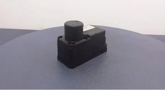 Volkswagen Golf III Central locking vacuum pump 1H0962257G