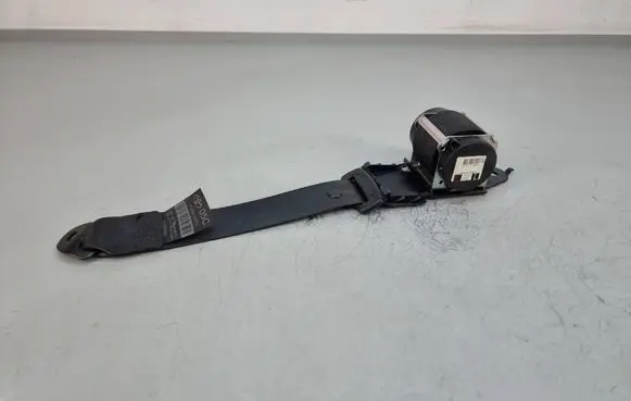 Toyota Avensis T270 Middle seatbelt (rear) 7335005070