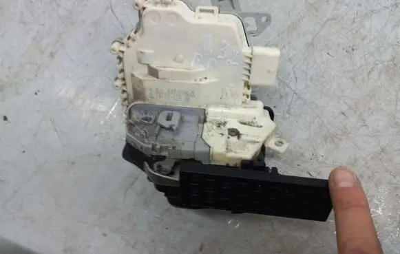 Porsche Panamera (970) Front door lock 8J1837016D