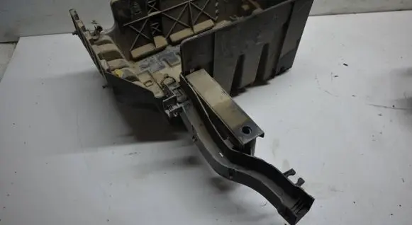 Battery box tray