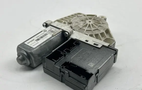 Volkswagen PASSAT B7 Front door window regulator motor 992729105 7747215800 150312A4023