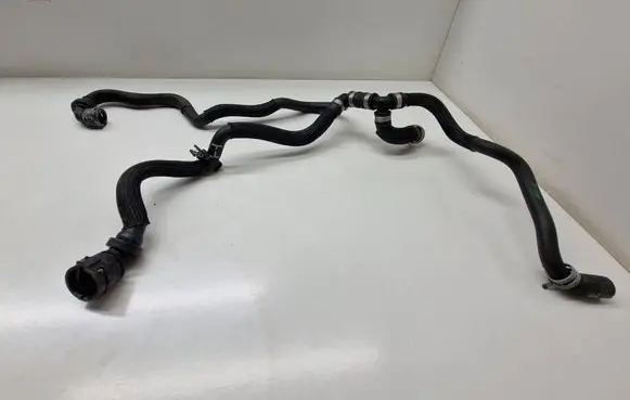 Engine coolant pipe/hose
