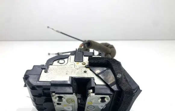 Nissan Qashqai Front door lock 