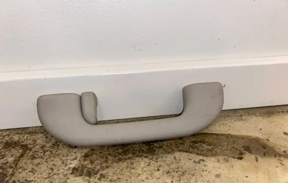 Jeep Cherokee Rear interior roof grab handle 5RG68TRMAA 5RG72TRMAA