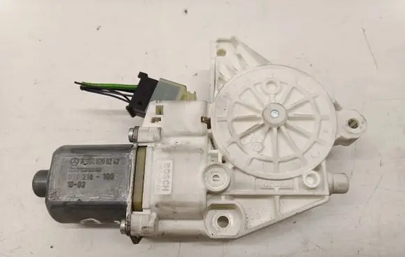 Mercedes-Benz E W212 Front door window regulator motor A2048200242