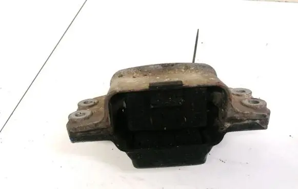 Volkswagen Touran I Engine mount bracket