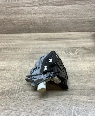 Volkswagen PASSAT B6 Rear door lock 3C4839016A