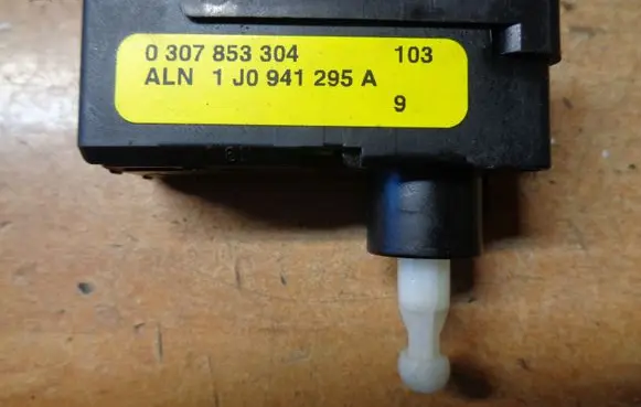 Audi A4 S4 B8 8K Headlight level adjustment motor 0307853304