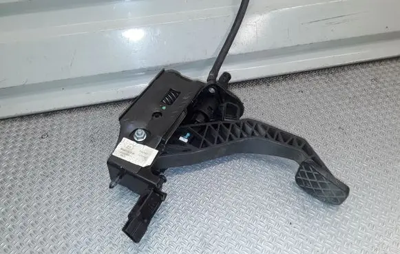 Audi A2 Clutch pedal 8Z1721059B