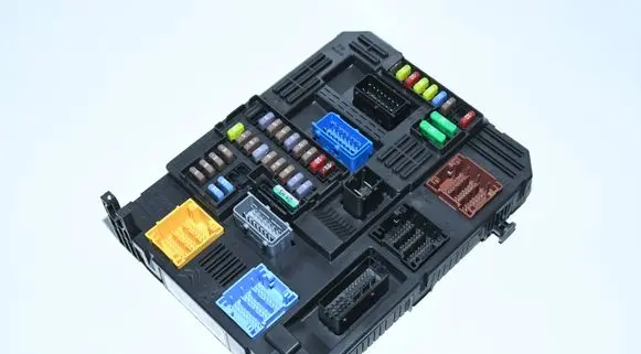 Opel Corsa F Fuse box set 9832880280