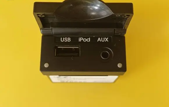 Hyundai i30 USB socket connector 961202L000