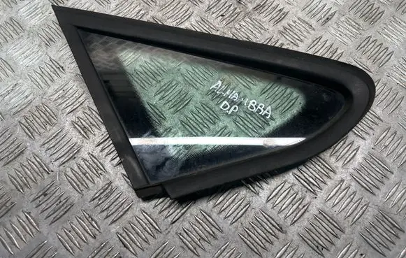 Seat Alhambra (Mk2) Front triangle window/glass 7N0845412B