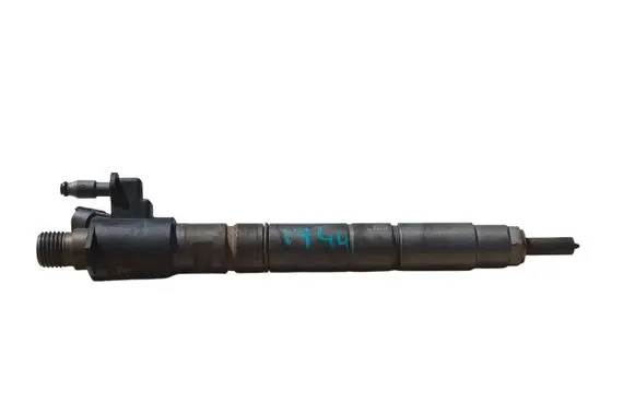 Volvo V40 Fuel injector 31303238