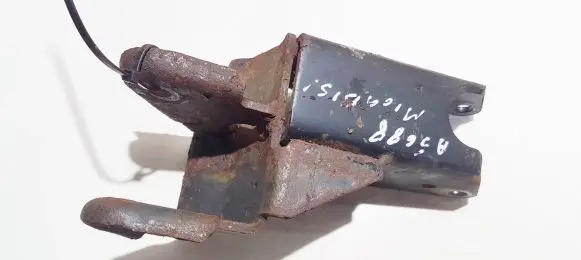 Mitsubishi Carisma Engine mounting bracket