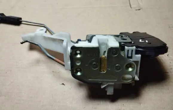 Honda Element Front door lock