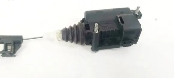 Opel Astra H Central locking motor 13208157