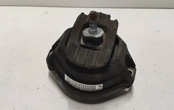 Engine mount bracket