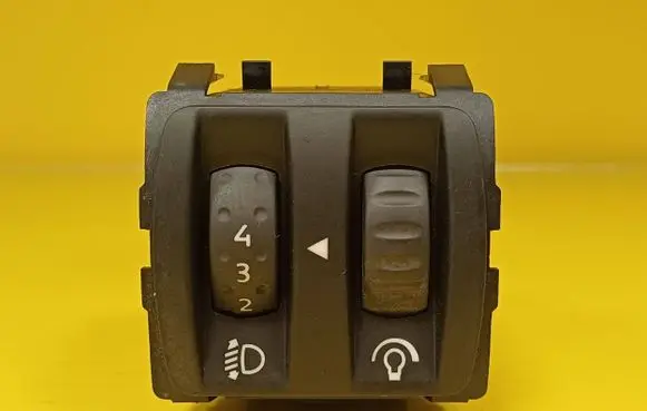 Renault Clio III Headlight level height control switch 8200095495B