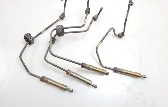 Mitsubishi Pajero Fuel injector supply line/pipe 