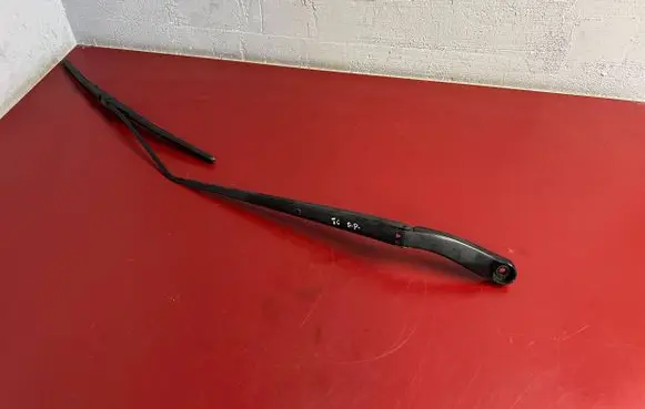Chrysler Town & Country V Front wiper blade arm 05113044AB