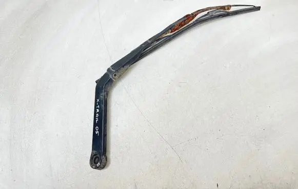 Nissan X-Trail T30 Rear wiper blade arm 12001
