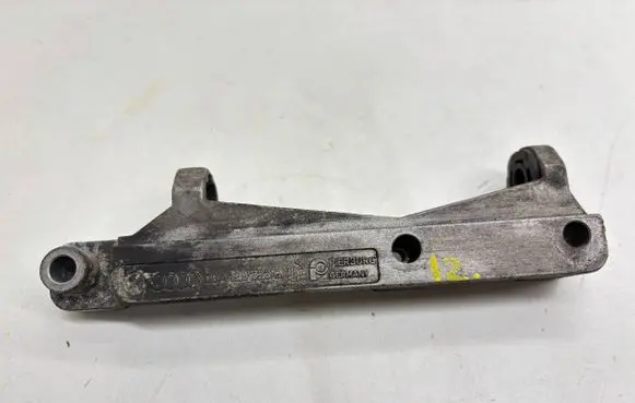 Skoda Octavia Mk2 (1Z) Engine mounting bracket 06A129723Q